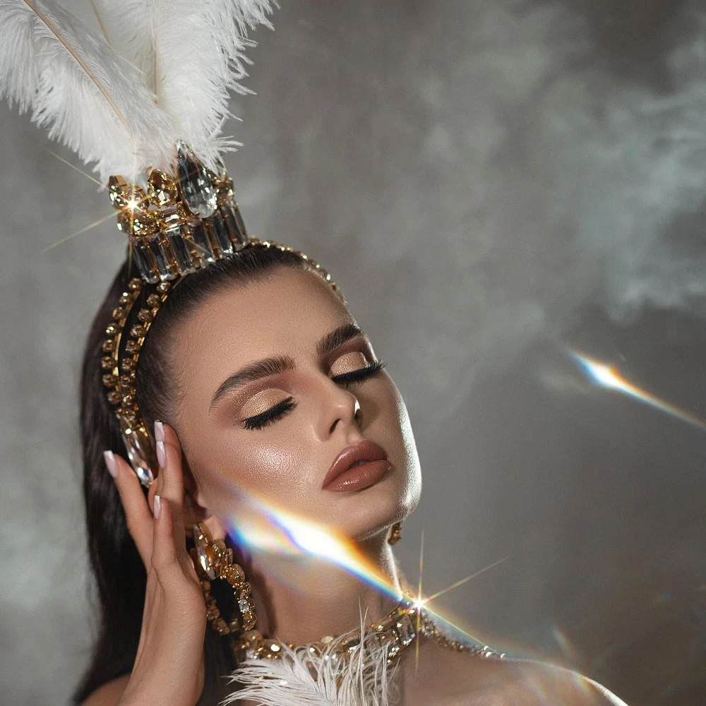 Queen Accessories - Tocado de corona de plumas exageradas