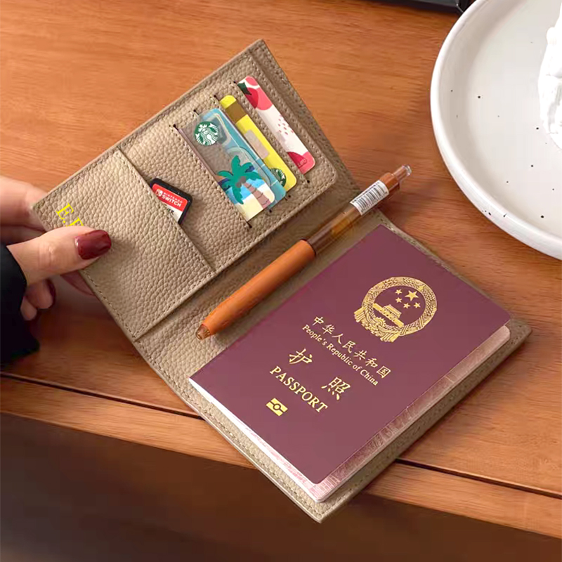 Porta pasaporte con nombre per - Women Accessories Business Name reseña y precio